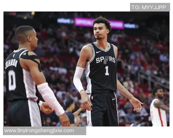 2004赛季NBA火箭与马刺精彩对决回顾及赛季影响分析